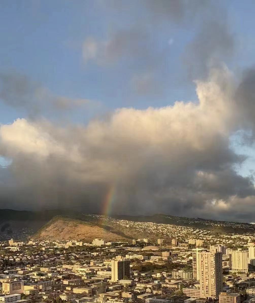 Sakura Spa space and Honolulu view 4