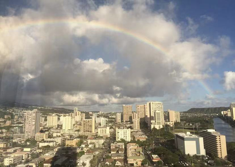 Sakura Spa space and Honolulu view 8