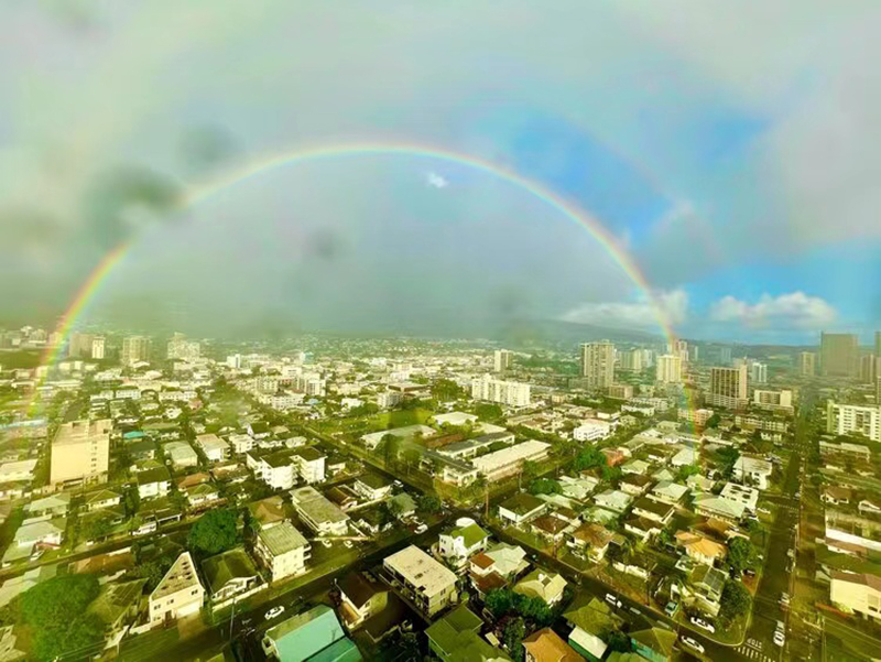 Sakura Spa space and Honolulu view 12