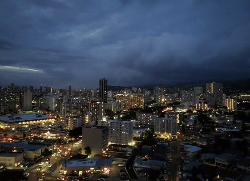 Sakura Spa space and Honolulu view 14